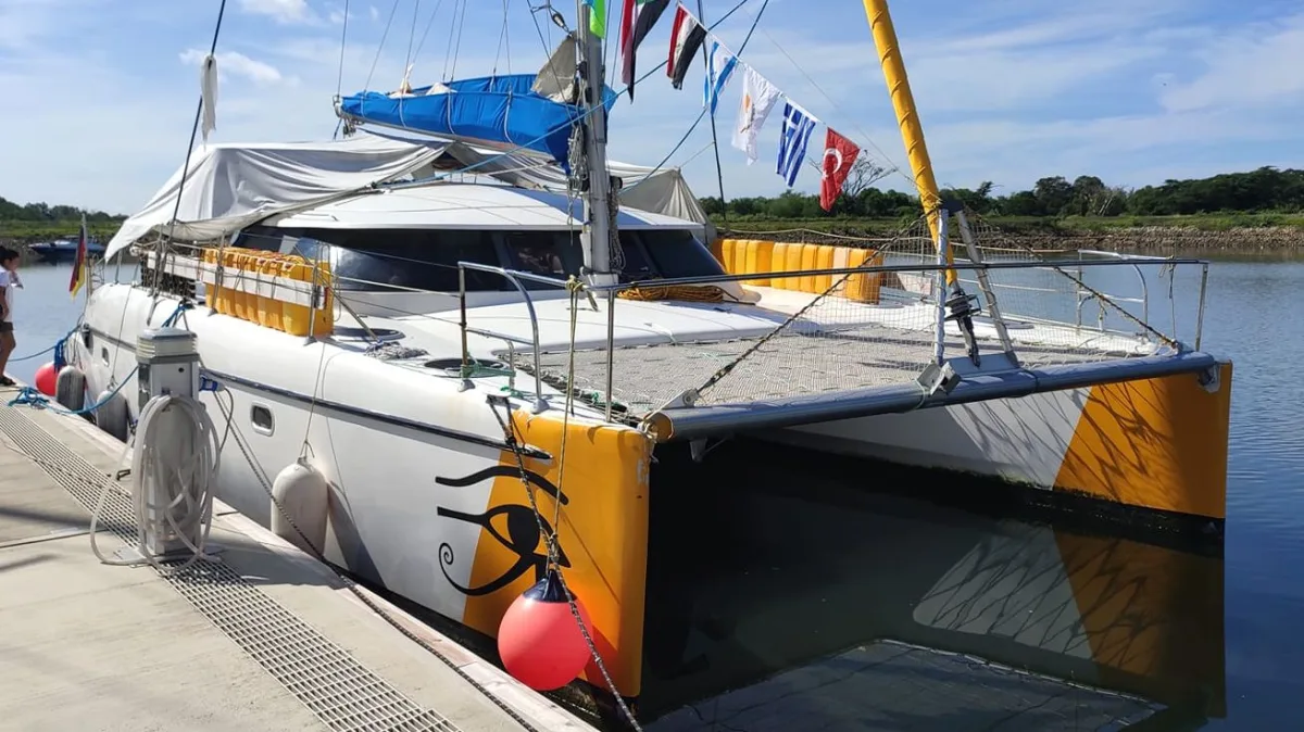 Parrot — 40ft Fountaine Pajot