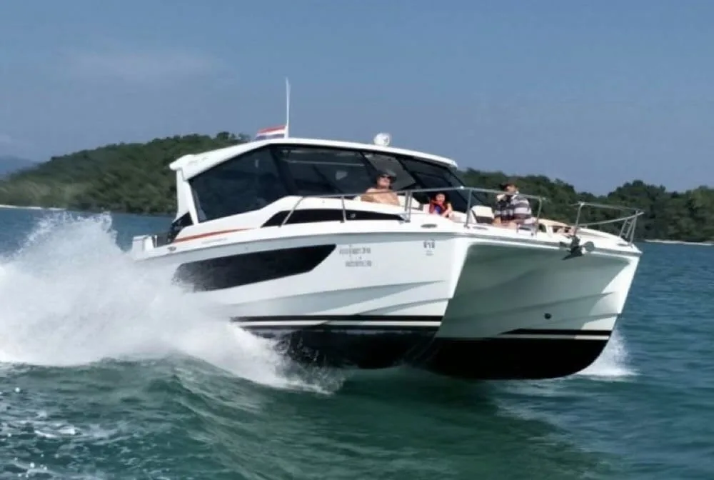 Flyer — 36ft Aquila