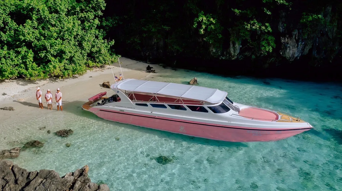 Speedboat Pink Dolphin — 41ft Custom Build